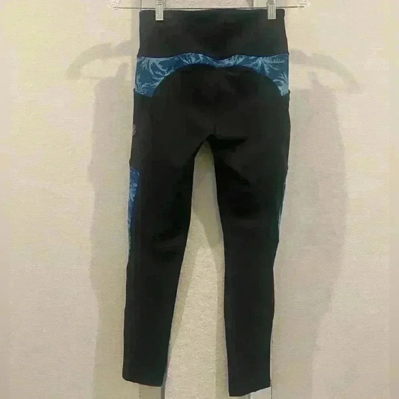 NWT Body Glove Blue Palm Print Capris Leggings with Side pockets Sz M - Picture 2 of 6
